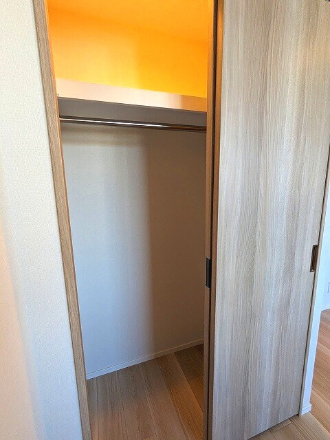 物件内観写真9　(デッドスペースないスライドドアの収納です)