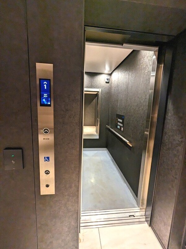 建物設備(防犯モニター付きセキュリティエレベーター、タッチキーがないと)