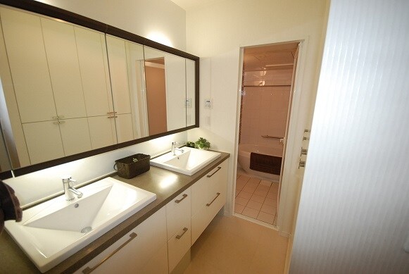 物件内観写真10　(洗面・モデルルーム参照)