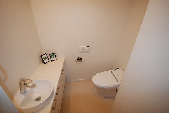 物件内観写真11　(トイレ・モデルルーム参照)