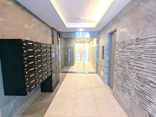 エントランス(瀟洒なエントランス、タッチキーのモニター付オートロック、防犯)