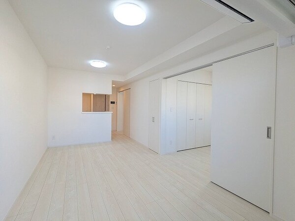 居室(インターネットWi-Fi無料、リビングと各洋室にエアコンと照)