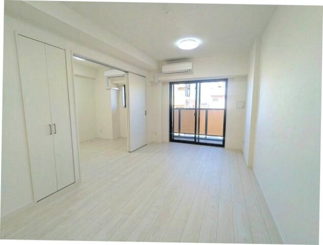 物件内観写真6　(インターネットWi-Fi無料、リビングと各洋室にエアコンと照)