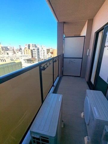 物件内観写真13　(9F、ワイドバルコニー、洗濯物干せます)