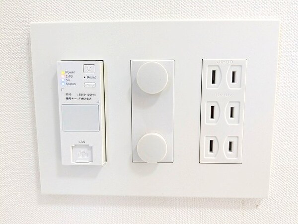 建物設備(インターネットWi-Fi無料、リビングと各洋室にエアコンと照)