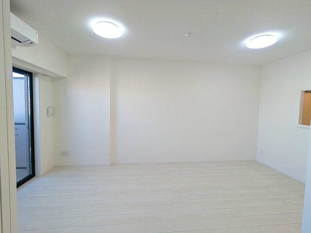 物件内観写真23　(インターネットWi-Fi無料、リビングにエアコンと照明付、ペ)