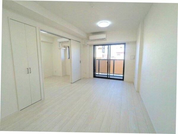 内装他(インターネットWi-Fi無料、リビングと各洋室にエアコンと照)