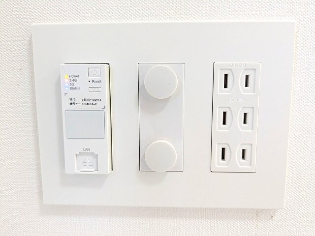 物件内観写真21　(インターネットWi-Fi無料、リビングと各洋室にエアコンと照)