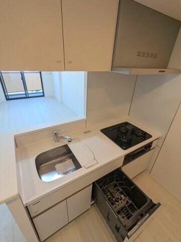 物件内観写真4　(ビルトイン食器洗浄乾燥機付き、グリル付ガス3口システムカウン)