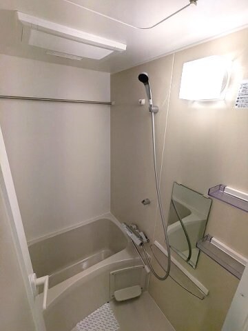 物件内観写真5　(浴室換気乾燥機付きです)