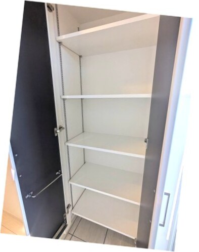 物件内観写真10　(傘ストック付、収納豊富なトールタイプのシューズBOXです)