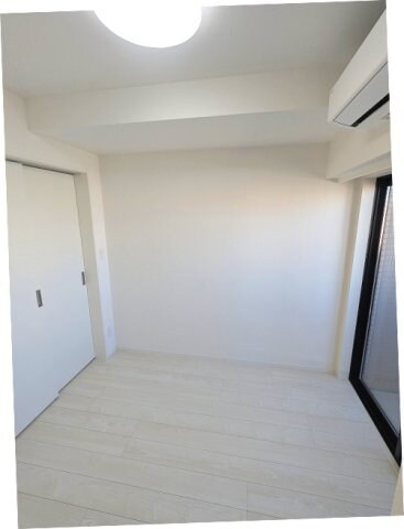 物件内観写真29　(バルコニーに面した明るい洋室、インターネットWi-Fi無料、)