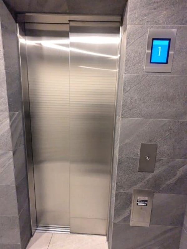 建物設備(防犯モニター付セキュリティエレベーターです)