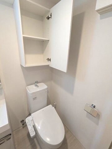 物件内観写真12　(温水洗浄便座です)