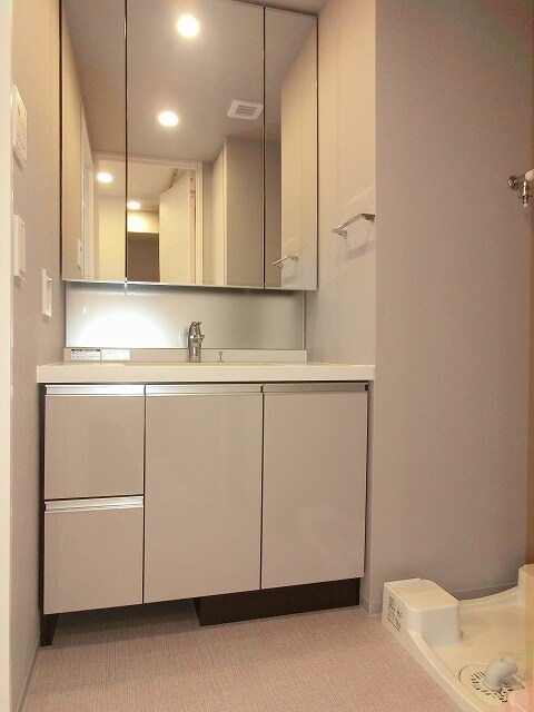 物件内観写真6　(向かって左下にヘルスメーターストックあります)