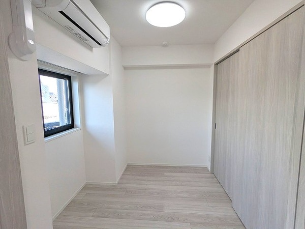 建物設備(3.8帖洋室、リビングと各洋室にエアコンと照明付きです、イン)