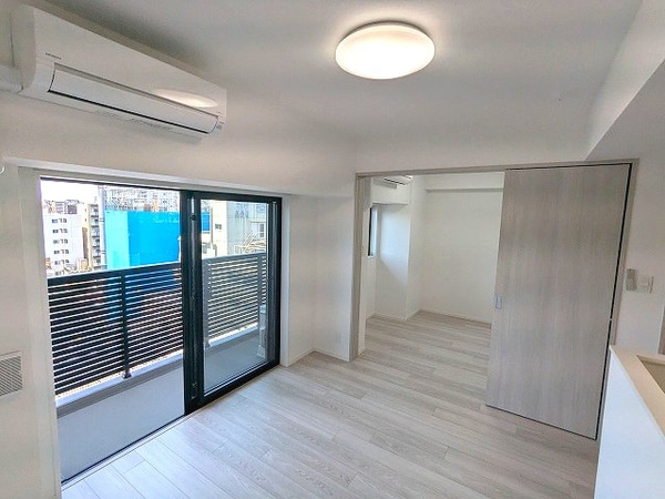 建物設備(カウンターキッチン、リビングと各洋室にエアコンと照明付きです)