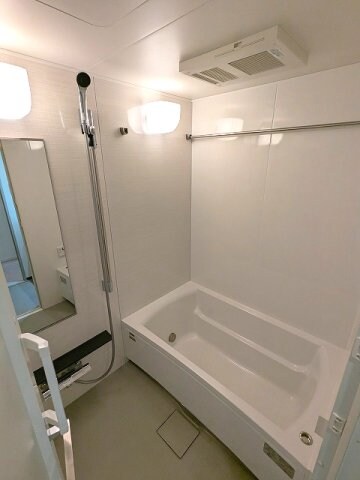 物件内観写真5　(追焚オートバス、浴室換気乾燥機、広々のバスタブです)
