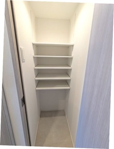物件内観写真12　(シューズインクローゼットです)
