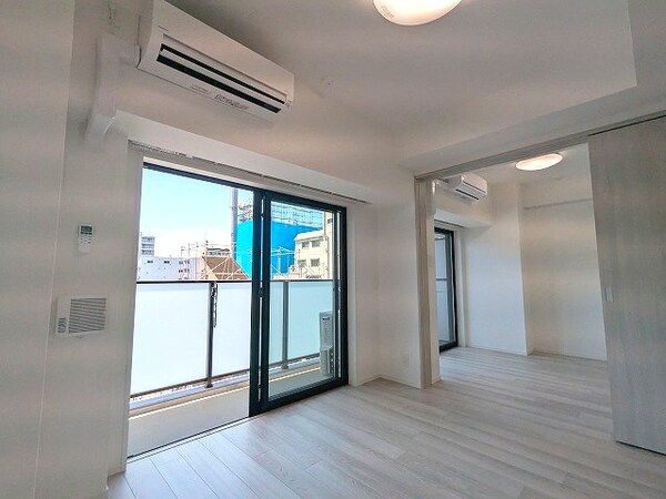 建物設備(カウンターキッチン、リビングと各洋室にエアコンと照明付きです)