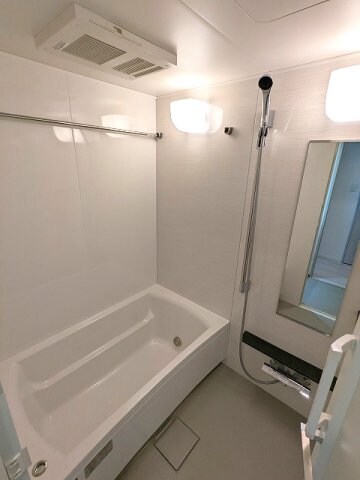 物件内観写真5　(追焚オートバス、浴室換気乾燥機、広々のバスタブです)