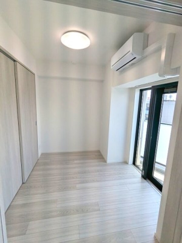 建物設備(4.1帖洋室、リビングと各洋室にエアコンと照明付きです、イン)