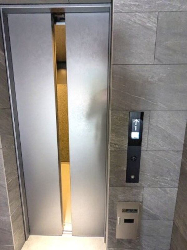 建物設備(防犯モニター付セキュリティエレベーター)
