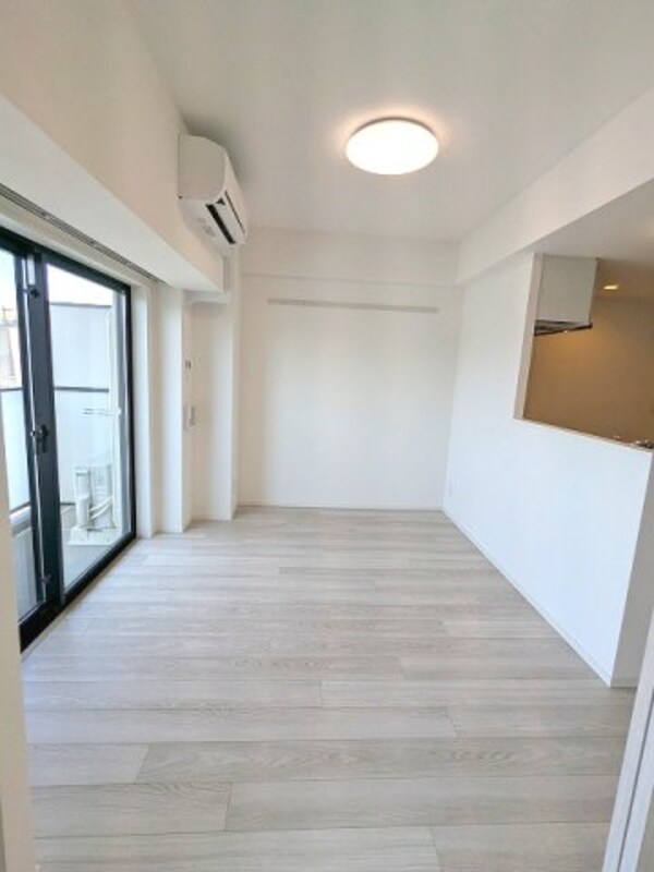 建物設備(カウンターキッチン、リビングと各洋室にエアコンと照明付きです)