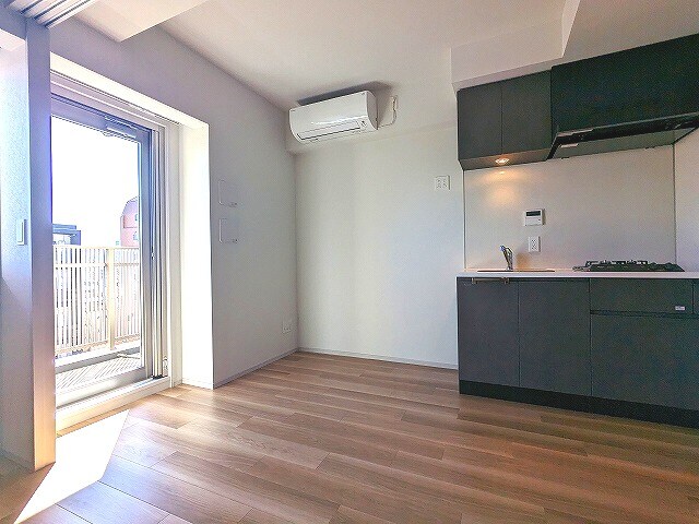 物件内観写真7　(南向きの室内です)