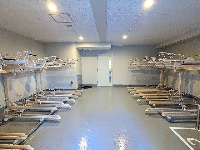 物件内観写真18　(屋内自転車置場とバイク置場)