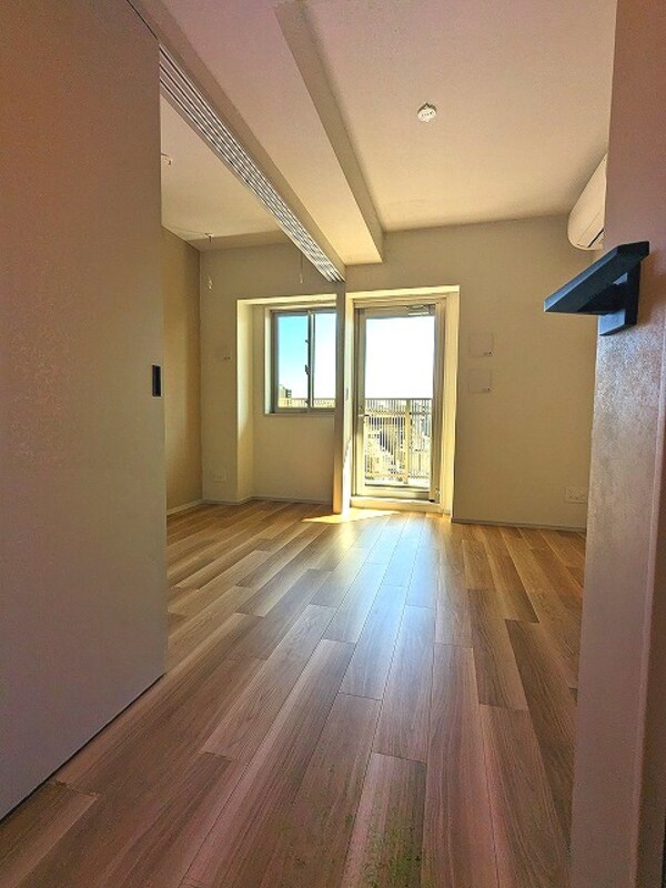 建物設備(南向きの室内です、取り外し可能な室内物干し設備付きです)