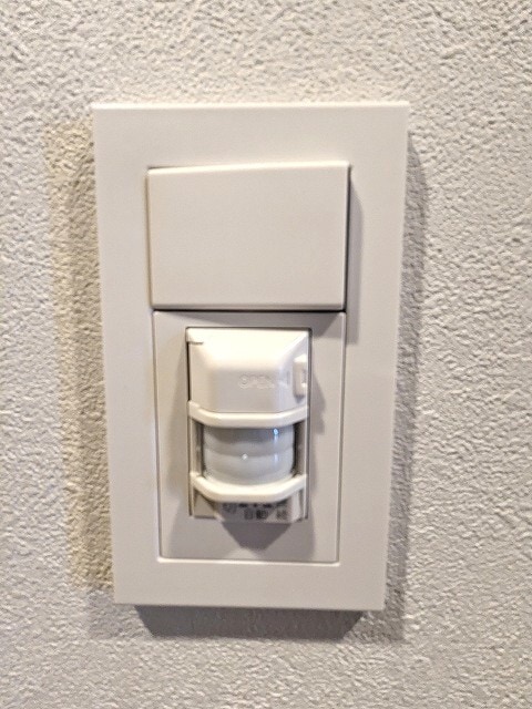 物件内観写真26　(人感センサー付玄関ライトです)