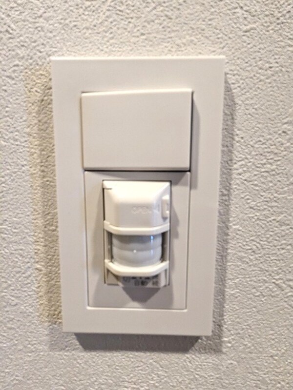 建物設備(人感センサー付玄関ライトです)