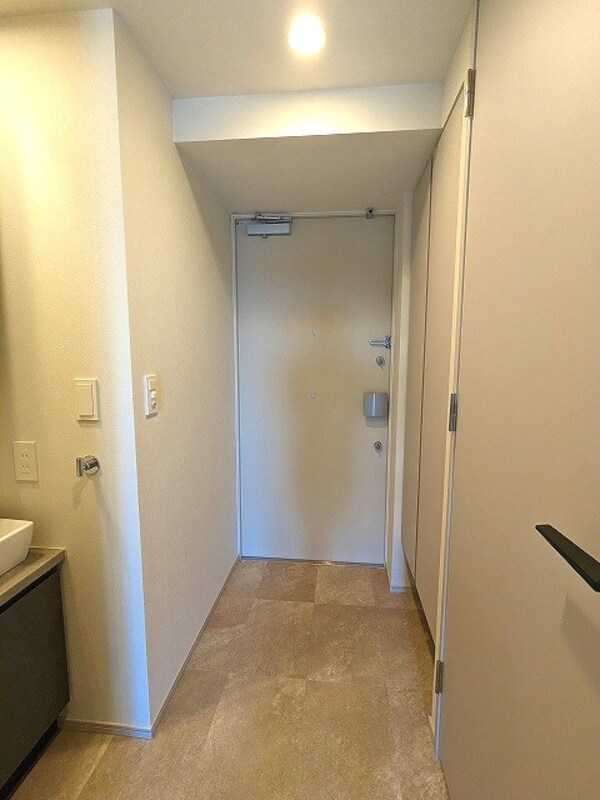 建物設備(ディンプルキーのダブルロックセキュリティ、人感センサー付玄関)