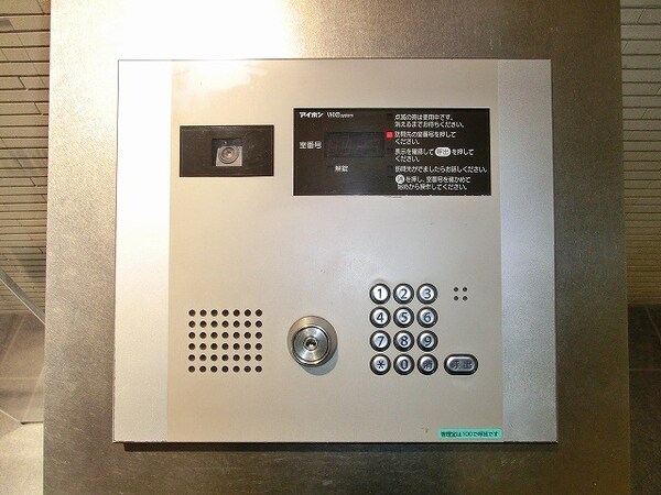 エントランス(エントランスとフロントのダブルオートロックセキュリティです)