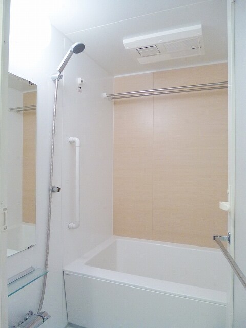 物件内観写真8　(追焚、浴室換気乾燥機)