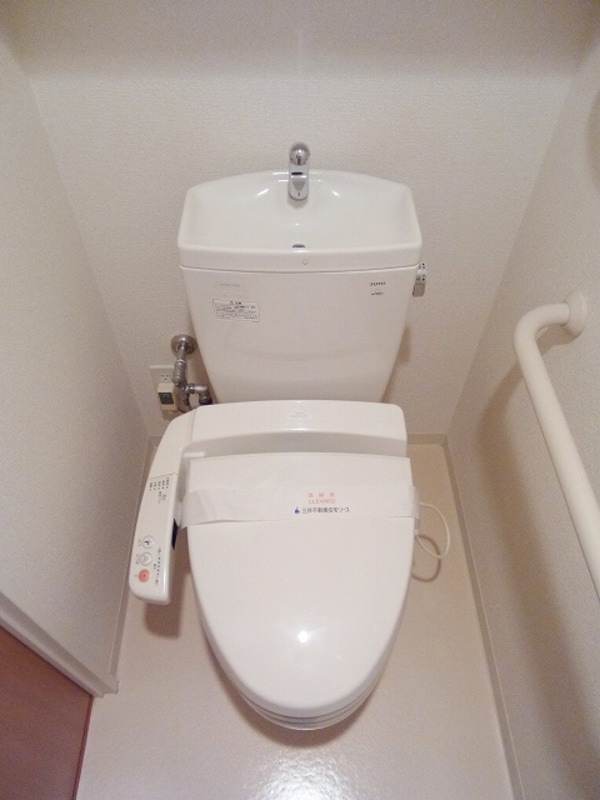 トイレ(温水洗浄便座です)