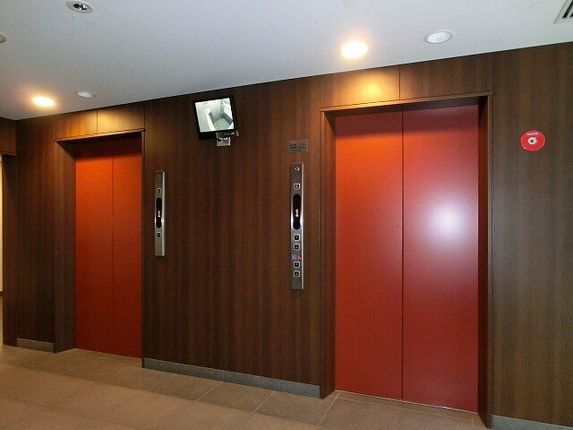 物件内観写真18　(モニター付きエレベーター２台です)