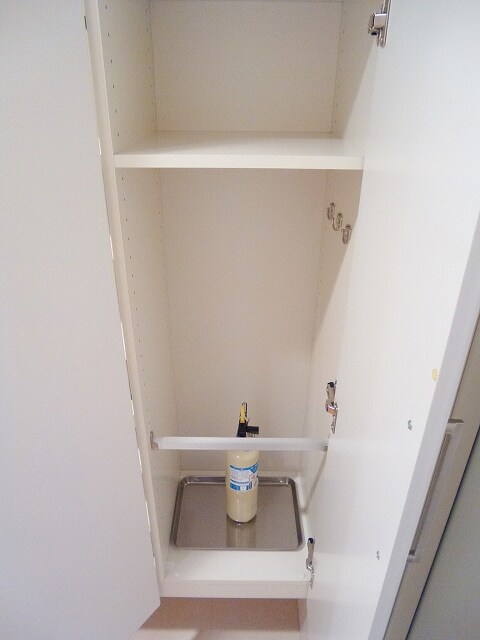 物件内観写真27　(玄関の傘入れ)