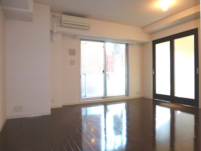 物件内観写真5　(パークアクシス元浅草ステージのリビングです、テーブルソファー)