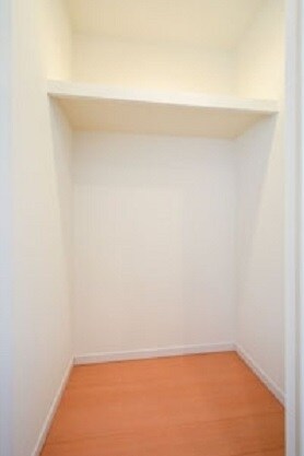 物件内観写真11　(納戸・同タイプ参照)