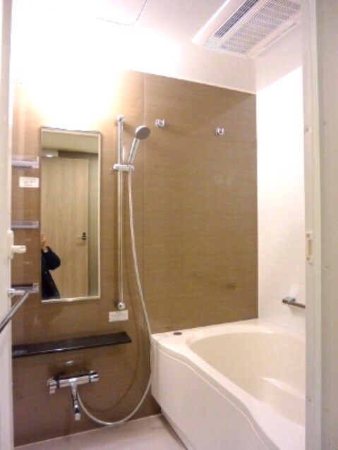 物件内観写真6　(追焚、浴室換気乾燥機)