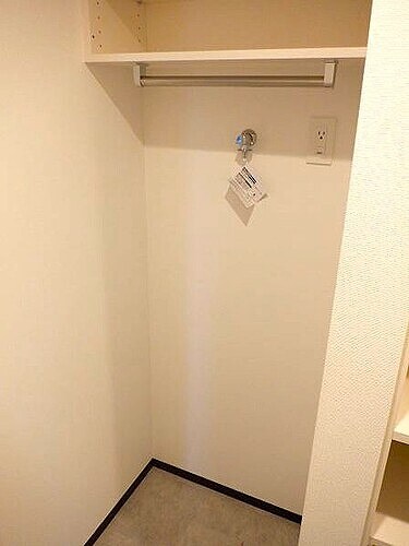 物件内観写真9　(室内洗濯機置き場※2022.10内覧会時同タイプ別部屋撮影)