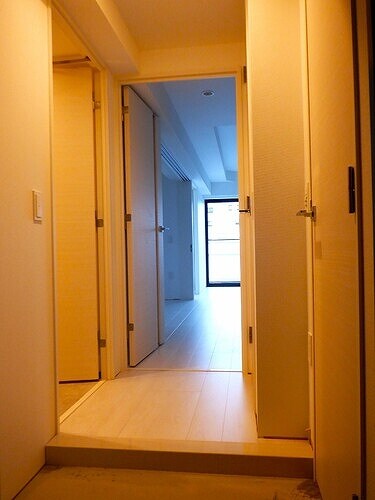 物件内観写真12　(共有部からの室内※2022.10内覧会時同タイプ別部屋撮影)