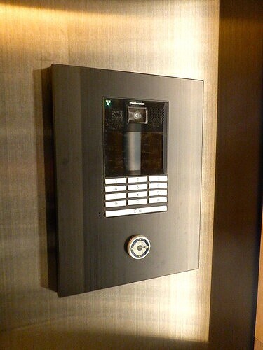 物件内観写真13　(オートロック　※2022年10月内覧会開催時撮影)