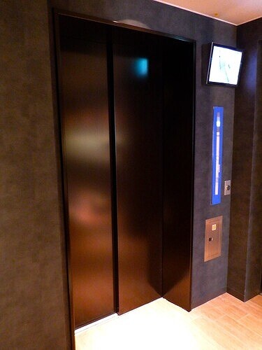 物件内観写真14　(エレベーター　　※2022年10月内覧会開催時撮影)