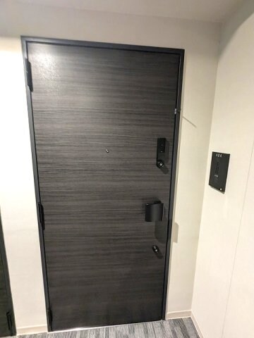 物件内観写真16　(ディンプルキーのダブルロックとタッチキーのセキュリティ)