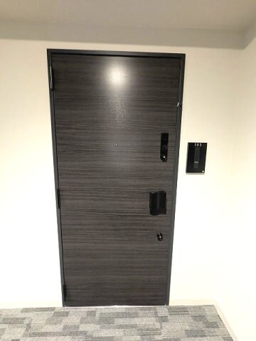 物件内観写真16　(ディンプルキーのダブルロックとタッチキーのセキュリティ)