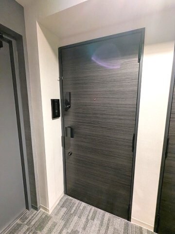 物件内観写真16　(ディンプルキーのダブルロックとタッチキーのセキュリティ)