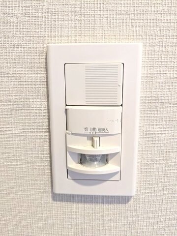 物件内観写真18　(人感センサー玄関ライトです)